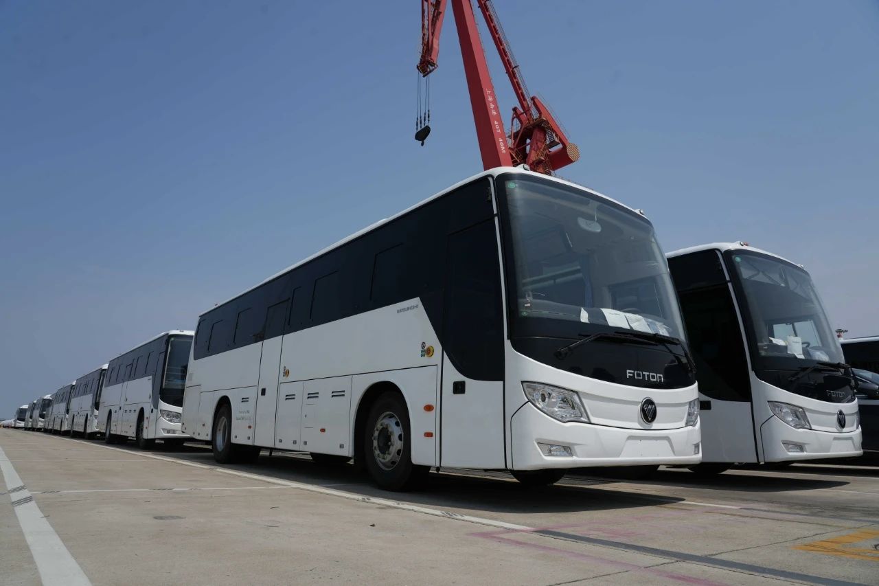 大國(guó)公交｜北汽福田60臺(tái)CNG客車(chē)駛?cè)肟ㄋ?，助力?dāng)?shù)毓步煌ňG色轉(zhuǎn)型