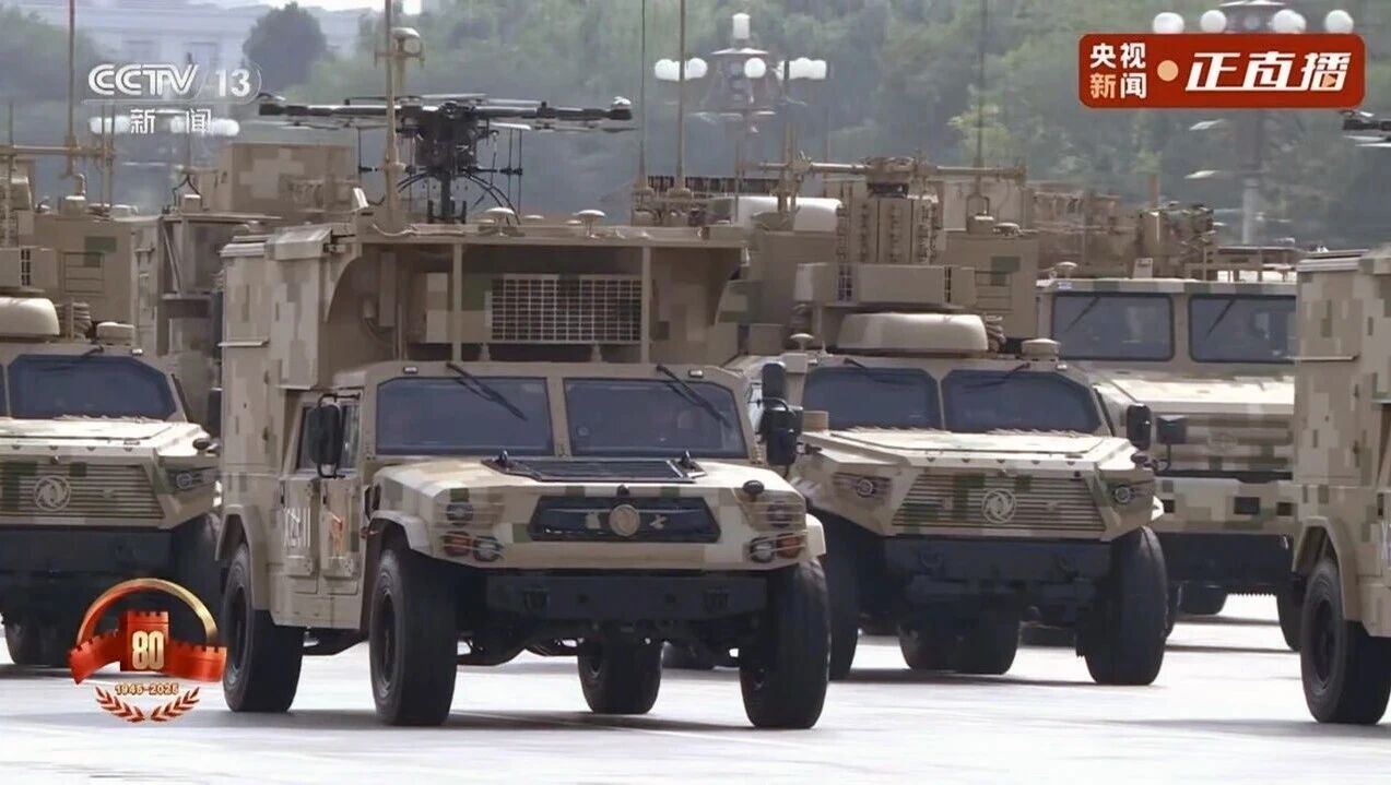 九三閱兵商用車盤點(diǎn)！東風(fēng)/重汽/陜汽/北奔/福田/宇通…